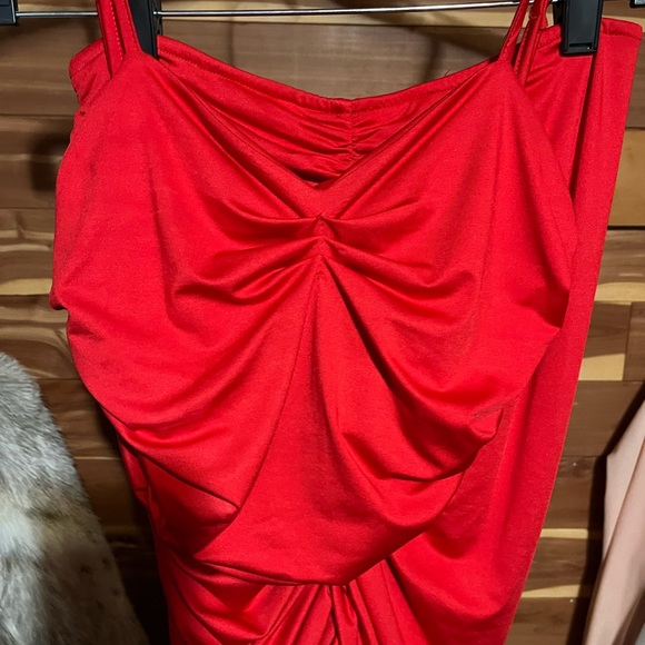 Amazon two-piece set crop top and matching skirt - Picture 3 of 4